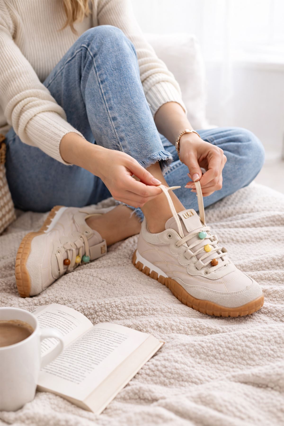 Casual Kadın Sneaker Boncuklu Bağcıklı Günlük Ayakkabı ( fashion model )
