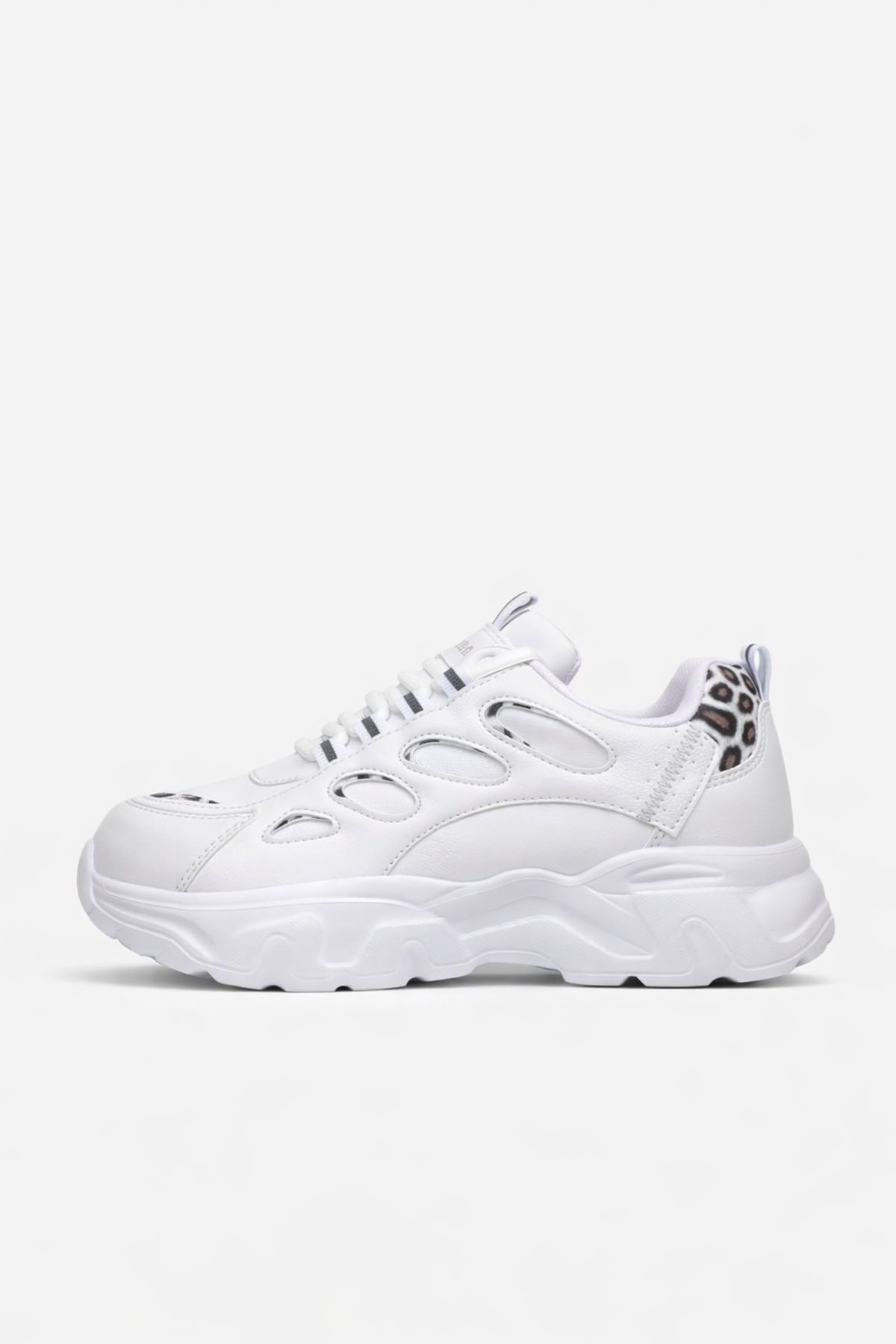 Kadın Beyaz Kalın Taban Sneaker Leopar Detaylı Günlük Spor Ayakkabı