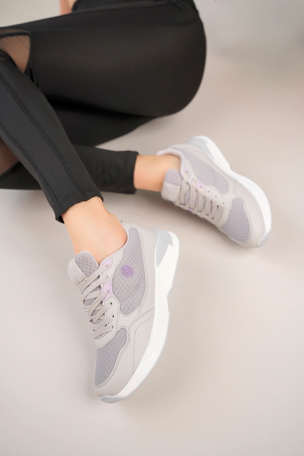 Fashion Gümüş Detaylı Rahat Kadın Spor Ayakkabı