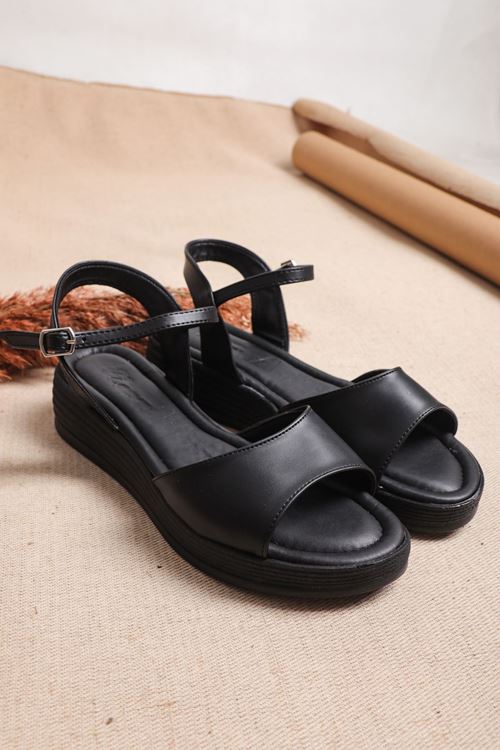 Kalın Taban Bantlı Düz Kadın Sandalet 4 cm Topuk