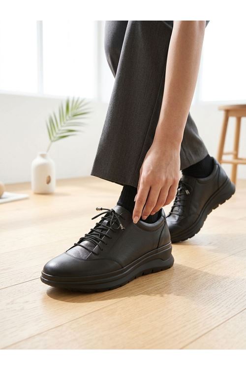 Kadın Hakiki Deri Siyah Comfort Ayakkabı - Lastik Bağcıklı Günlük Ayakkabı